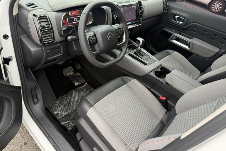 Used Citroen C5 AIRCROSS 2017 350THP Fashion Edition Interior 3