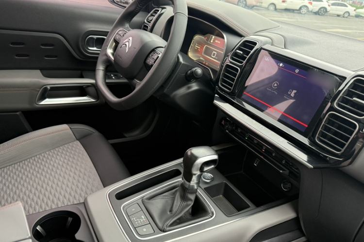 Used Citroen C5 AIRCROSS 2017 350THP Fashion Edition Interior 4