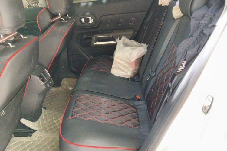 Used Citroen C5 AIRCROSS 2017 380THP Luxury Model Interior 4