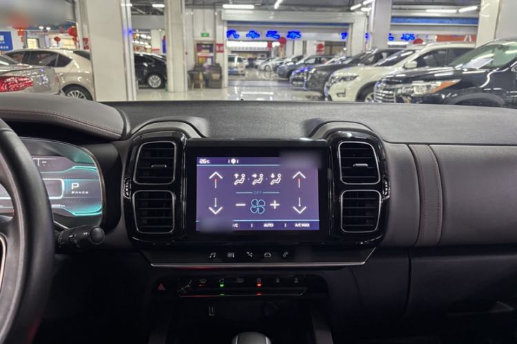 Used Citroen C5 AIRCROSS 2017 350THP Fashion Edition Interior 4