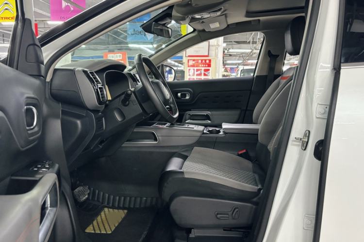 Used Citroen C5 AIRCROSS 2017 350THP Fashion Edition Interior 6