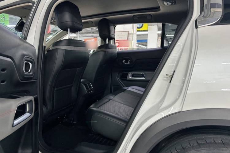 Used Citroen C5 AIRCROSS 2017 350THP Fashion Edition Interior 7