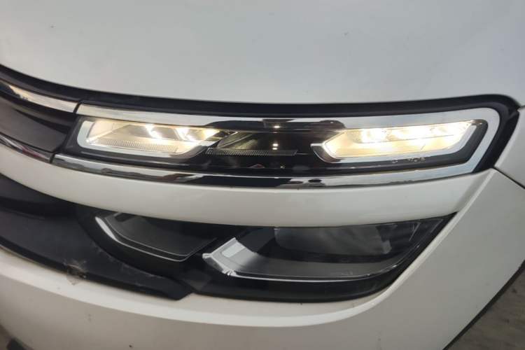 Used Citroen C5 AIRCROSS 2017 350THP Fashion Edition Left Front Headlight