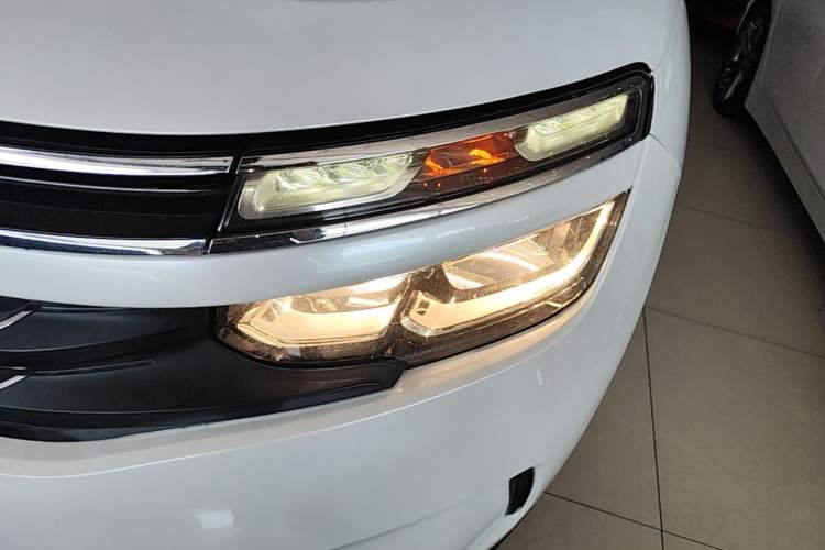 Used Citroen C5 AIRCROSS 2017 350THP Fashion Edition Left Front Headlight