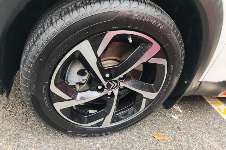 Used Citroen C5 AIRCROSS 2017 380THP Fashion Edition Left Front Wheel Hub
