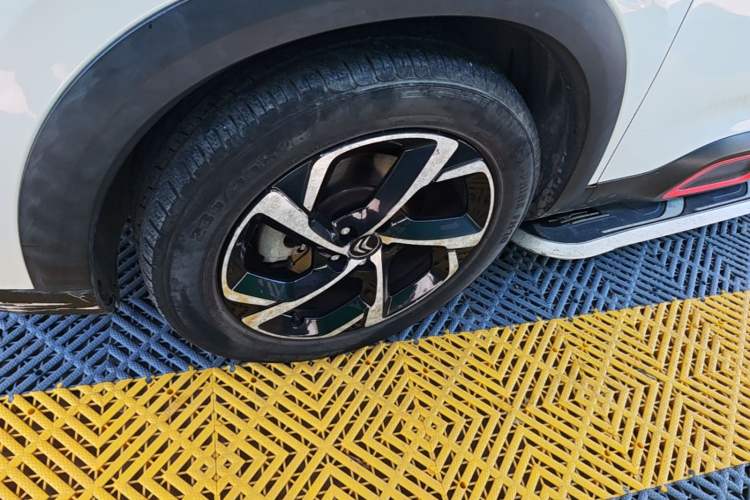 Used Citroen C5 AIRCROSS 2017 350THP Fashion Edition Left Front Wheel Hub