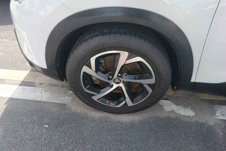 Used Citroen C5 AIRCROSS 2017 380THP Fashion Edition Left Front Wheel Hub