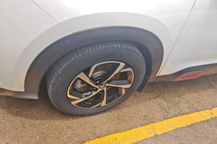Used Citroen C5 AIRCROSS 2017 380THP Fashion Edition Left Front Wheel Hub