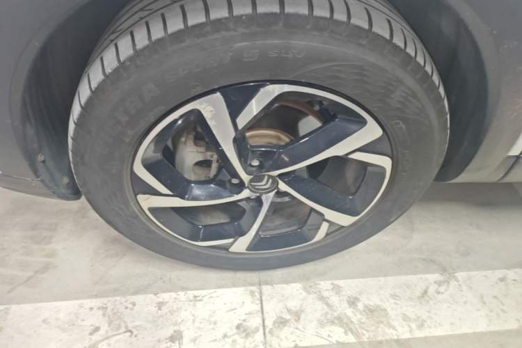 Used Citroen C5 AIRCROSS 2017 350THP Fashion Edition Left Front Wheel Hub