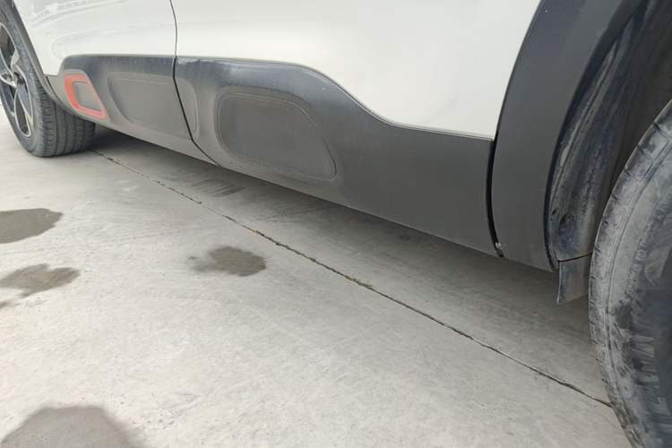 Used Citroen C5 AIRCROSS 2017 350THP Fashion Edition Left Side Sill