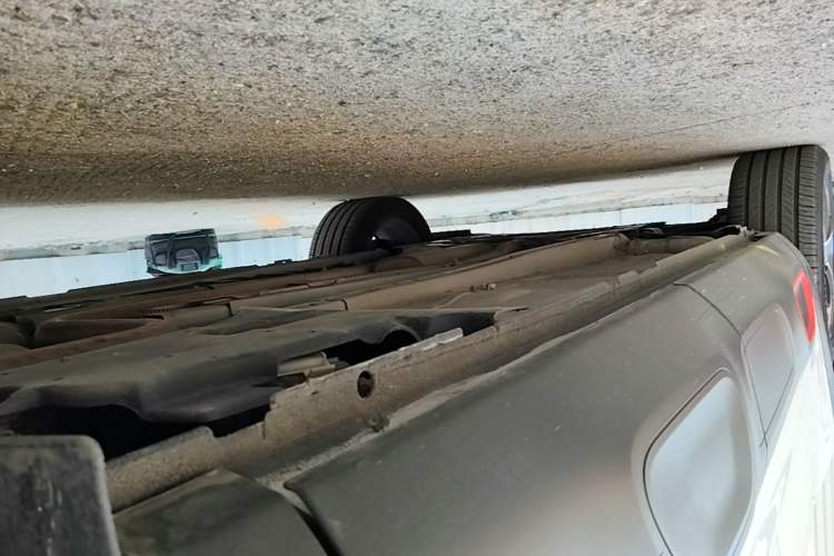 Used Citroen C5 AIRCROSS 2017 350THP Fashion Edition Left Side Sill
