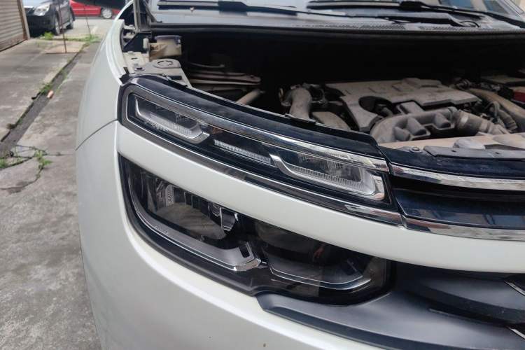Used Citroen C5 AIRCROSS 2017 350THP Fashion Edition Right Front Headlight