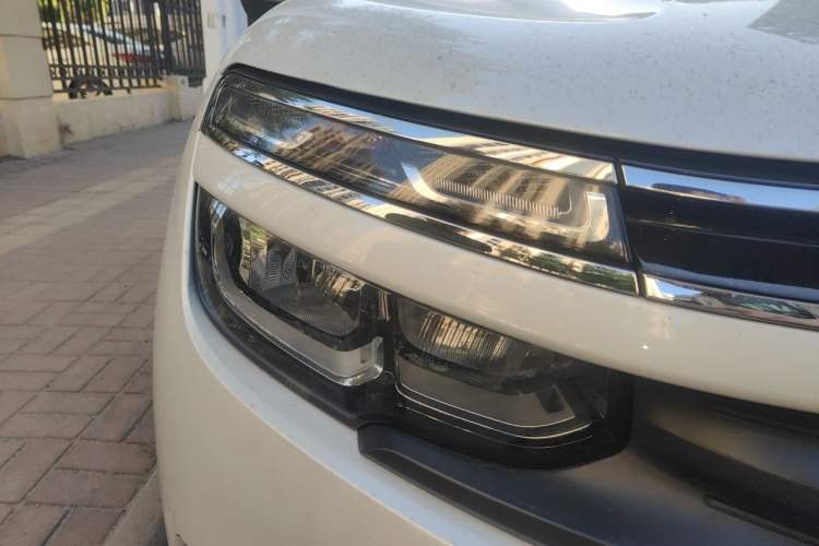 Used Citroen C5 AIRCROSS 2017 350THP Fashion Edition Right Front Headlight