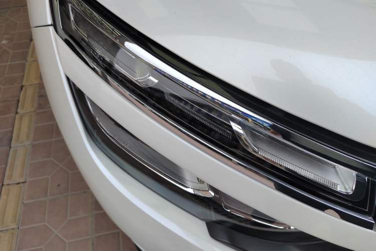 Used Citroen C5 AIRCROSS 2017 350THP Fashion Edition Right Front Headlight