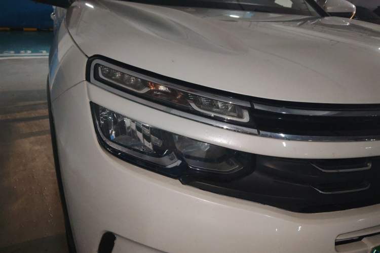 Used Citroen C5 AIRCROSS 2017 350THP Fashion Edition Right Front Headlight
