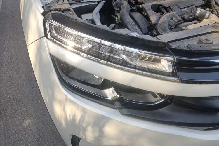 Used Citroen C5 AIRCROSS 2017 350THP Fashion Edition Right Front Headlight