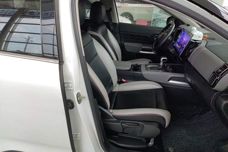 Used Citroen C5 AIRCROSS 2017 350THP Fashion Edition Right Front Seat