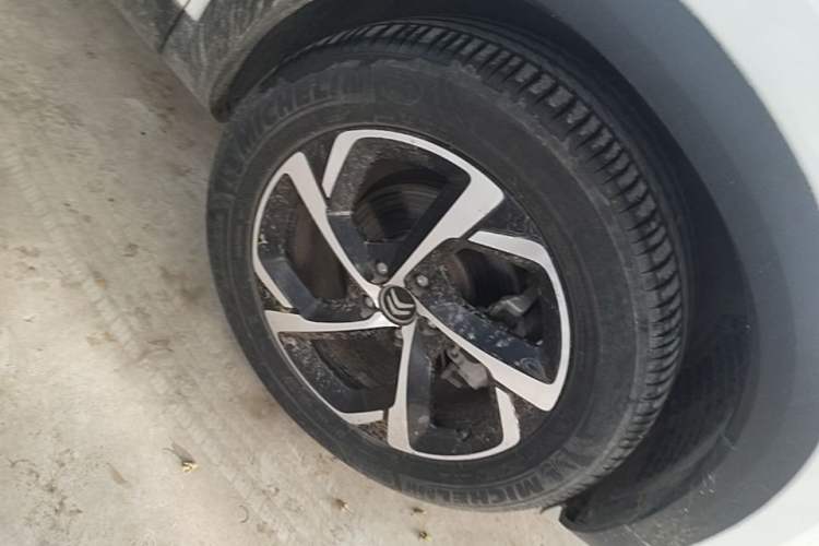 Used Citroen C5 AIRCROSS 2017 350THP Fashion Edition Right Front Wheel Hub