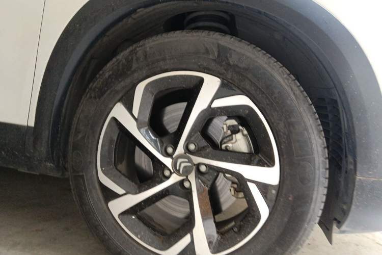 Used Citroen C5 AIRCROSS 2017 380THP Luxury Model Right Front Wheel Hub