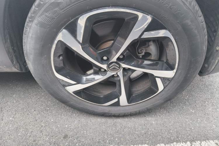 Used Citroen C5 AIRCROSS 2017 380THP Fashion Edition Right Front Wheel Hub
