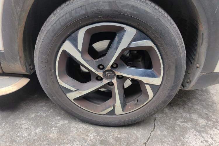 Used Citroen C5 AIRCROSS 2017 350THP Fashion Edition Right Front Wheel Hub