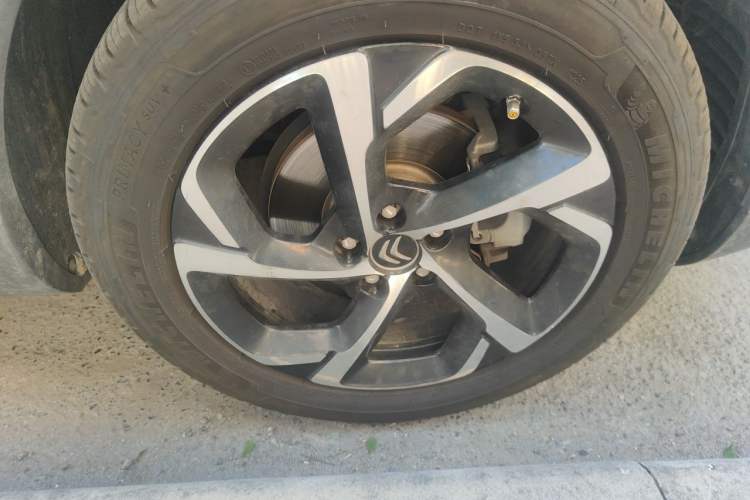 Used Citroen C5 AIRCROSS 2017 350THP Fashion Edition Right Front Wheel Hub