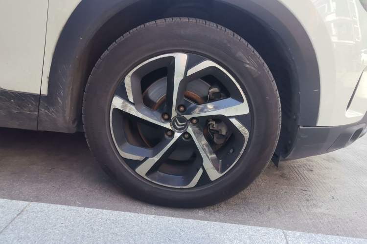 Used Citroen C5 AIRCROSS 2017 380THP Fashion Edition Right Front Wheel Hub