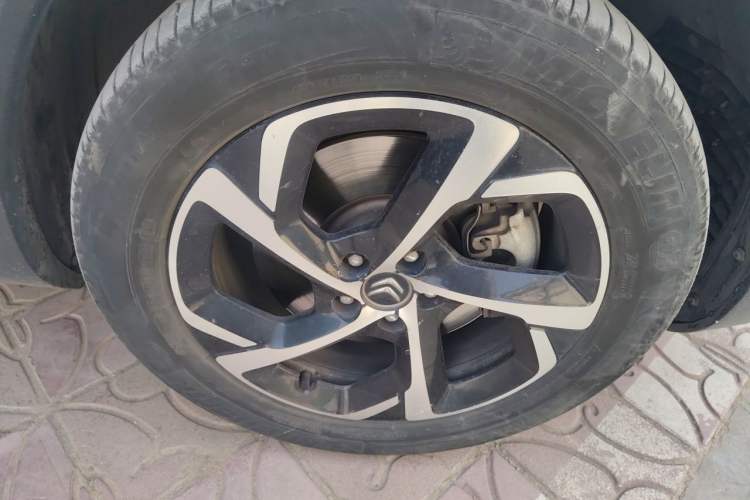 Used Citroen C5 AIRCROSS 2017 380THP Luxury Model Right Front Wheel Hub
