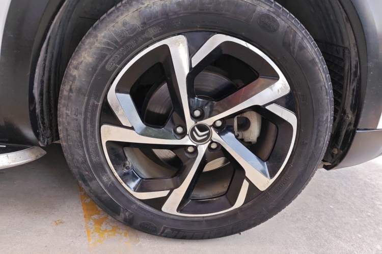 Used Citroen C5 AIRCROSS 2017 350THP Fashion Edition Right Front Wheel Hub
