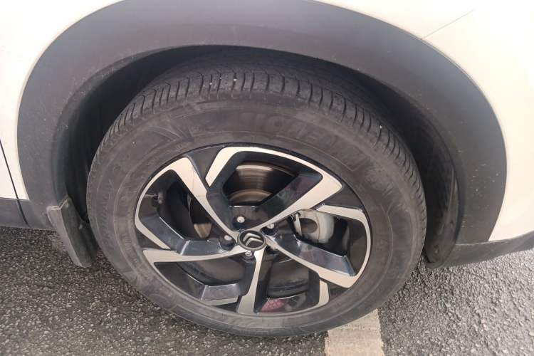Used Citroen C5 AIRCROSS 2017 350THP Fashion Edition Right Front Wheel Hub