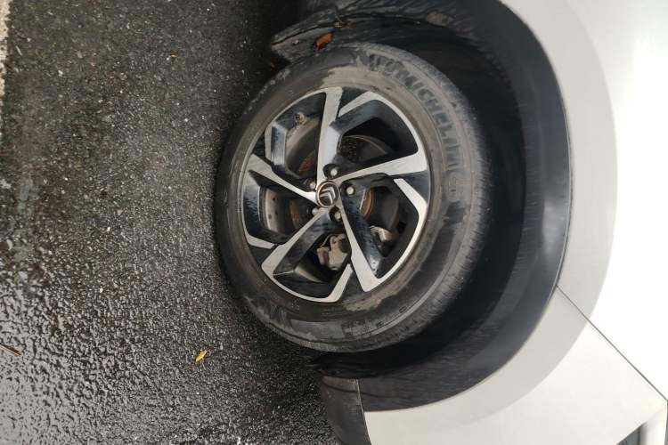 Used Citroen C5 AIRCROSS 2017 350THP Fashion Edition Right Front Wheel Hub