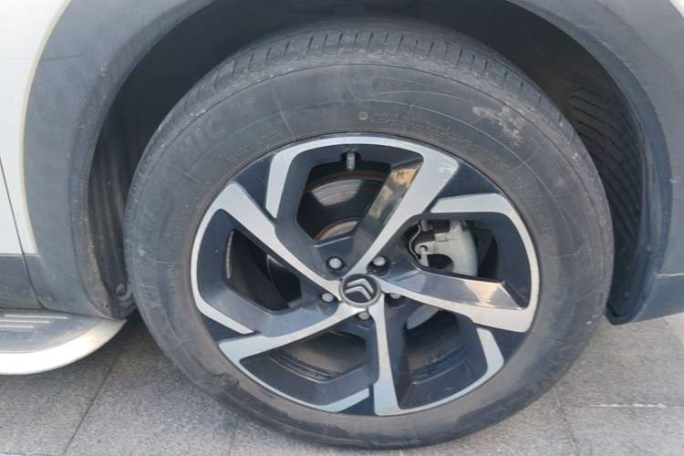 Used Citroen C5 AIRCROSS 2017 350THP Fashion Edition Right Front Wheel Hub