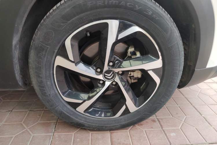 Used Citroen C5 AIRCROSS 2017 350THP Fashion Edition Right Front Wheel Hub