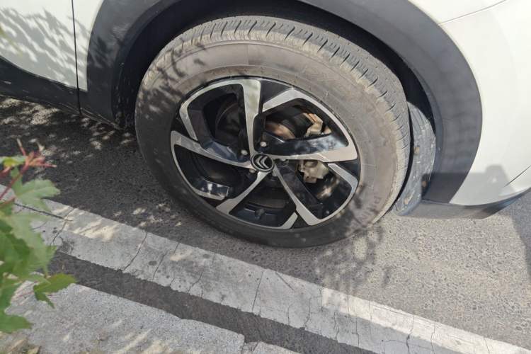 Used Citroen C5 AIRCROSS 2017 350THP Fashion Edition Right Front Wheel Hub