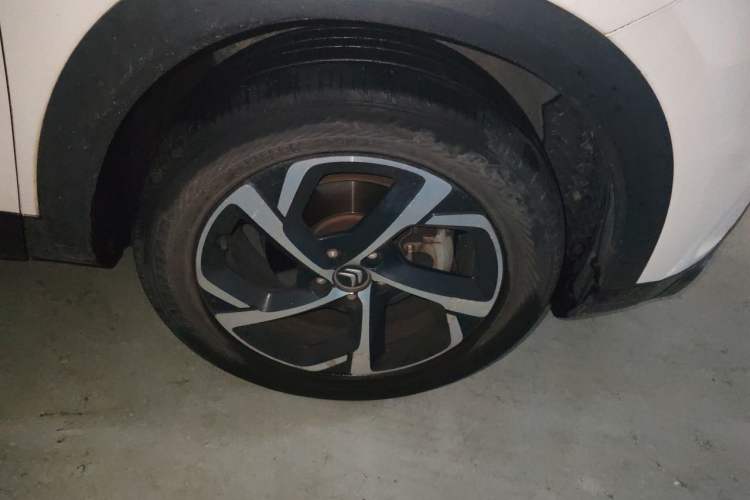 Used Citroen C5 AIRCROSS 2017 350THP Fashion Edition Right Front Wheel Hub