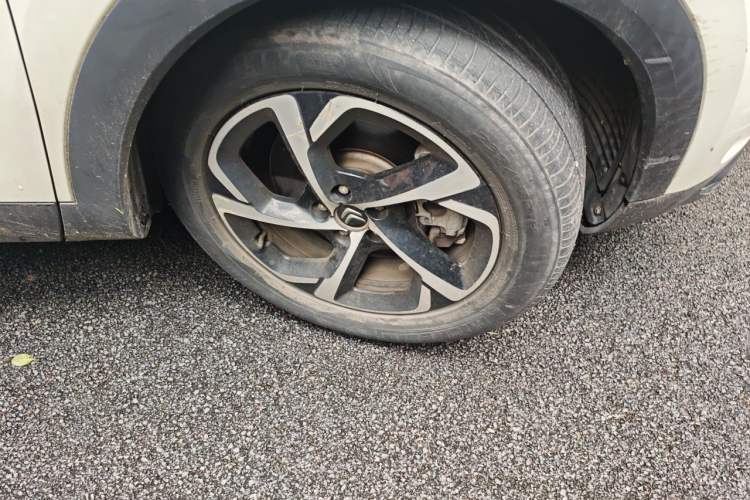 Used Citroen C5 AIRCROSS 2017 380THP Fashion Edition Right Front Wheel Hub
