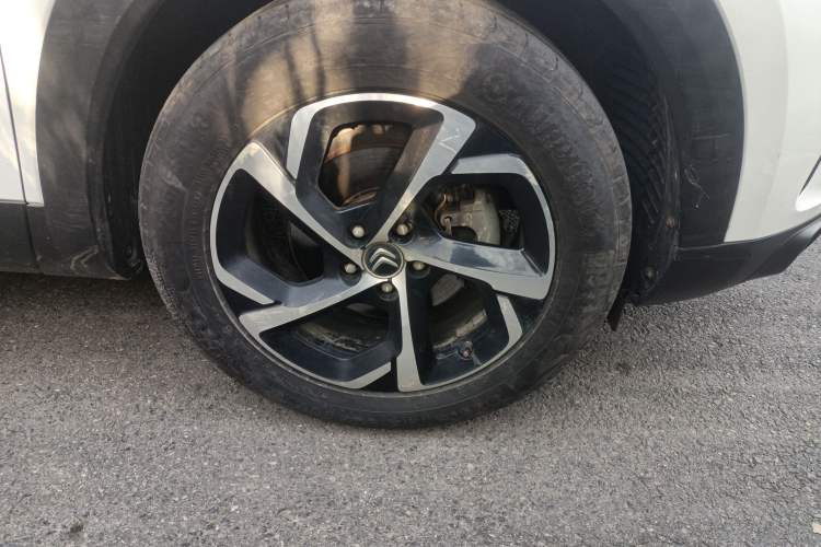 Used Citroen C5 AIRCROSS 2017 350THP Fashion Edition Right Front Wheel Hub