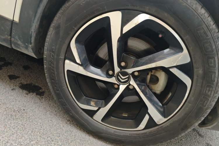 Used Citroen C5 AIRCROSS 2017 350THP Fashion Edition Right Front Wheel Hub