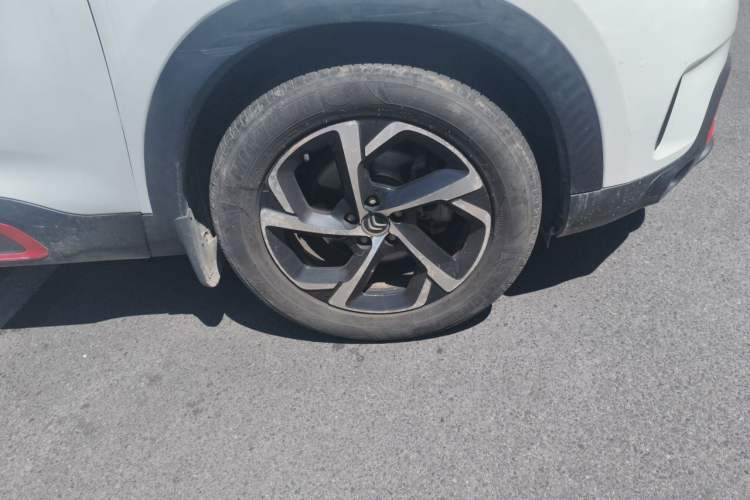 Used Citroen C5 AIRCROSS 2017 350THP Fashion Edition Right Front Wheel Hub