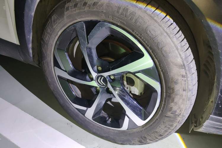 Used Citroen C5 AIRCROSS 2017 350THP Fashion Edition Right Front Wheel Hub