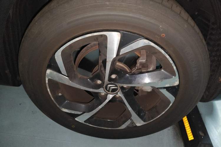 Used Citroen C5 AIRCROSS 2017 350THP Fashion Edition Right Front Wheel Hub
