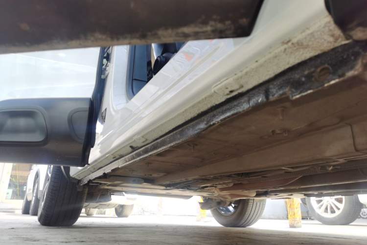 Used Citroen C5 AIRCROSS 2017 350THP Fashion Edition Right Side Sill
