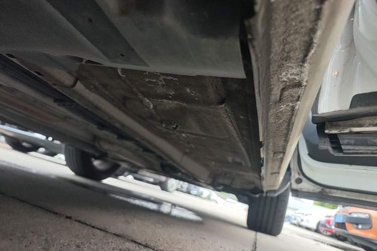 Used Citroen C5 AIRCROSS 2017 350THP Fashion Edition Right Side Sill