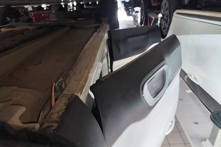 Used Citroen C5 AIRCROSS 2017 350THP Fashion Edition Right Side Sill