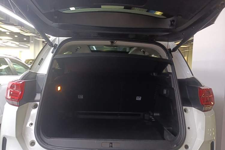 Used Citroen C5 AIRCROSS 2017 380THP Luxury Model Trunk