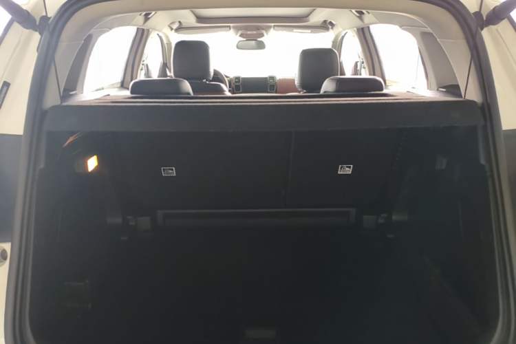 Used Citroen C5 AIRCROSS 2017 380THP Luxury Model Trunk