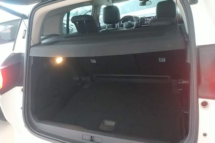 Used Citroen C5 AIRCROSS 2017 380THP Luxury Model Trunk