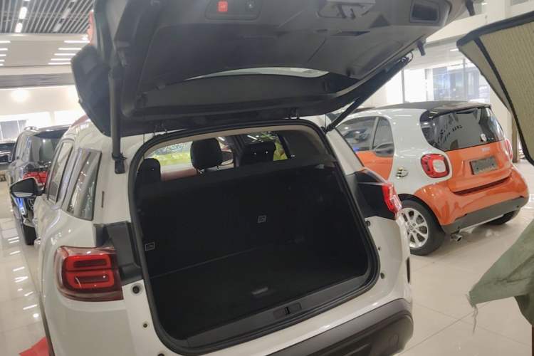 Used Citroen C5 AIRCROSS 2017 350THP Luxury Model Trunk