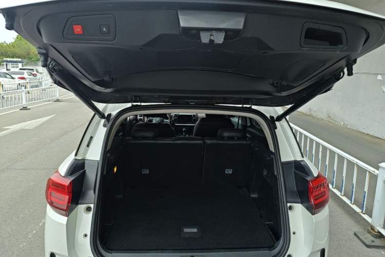 Used Citroen C5 AIRCROSS 2017 350THP Luxury Model Trunk