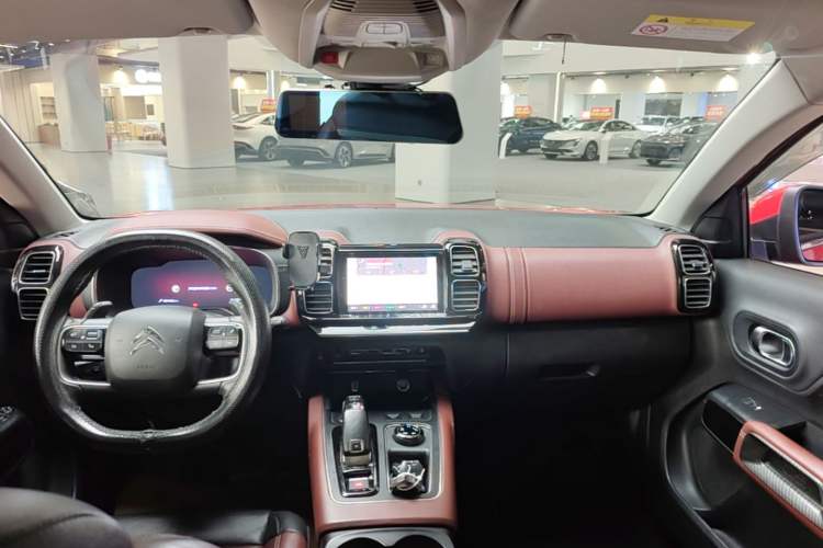 Used Citroen C5 AIRCROSS 2017 380THP Luxury Model Center Console